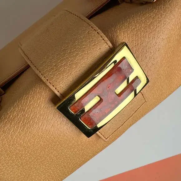 Bolso de hombro Fendi Mamma Baguette de cuero rosa ref.1597905 - - Picture 4 of 8